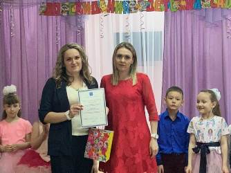 Алексей Шмелев поздравил воспитателей дошкольного учреждения
